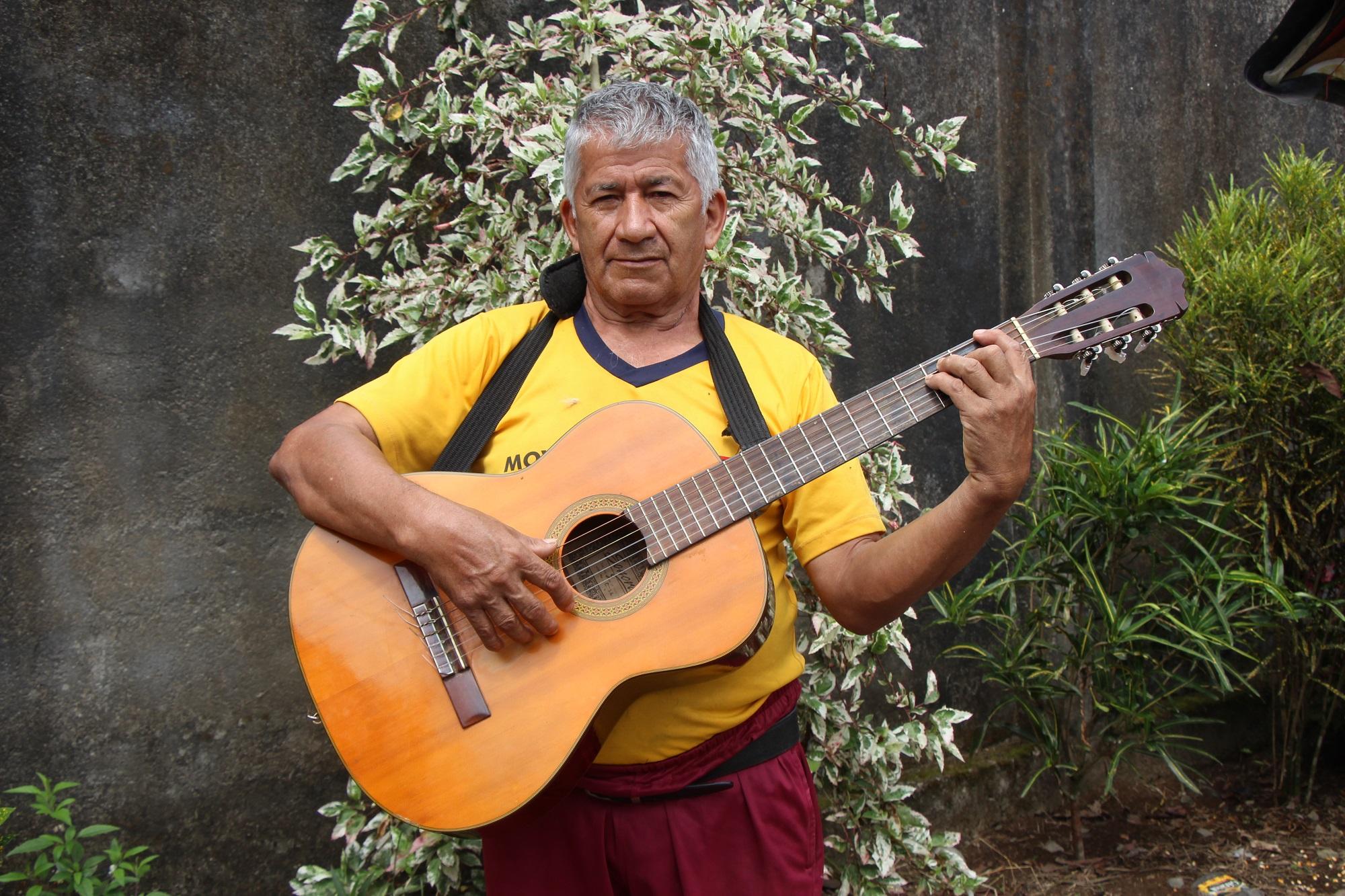 “Don Lucho” y su guitarra El Diario Ecuador