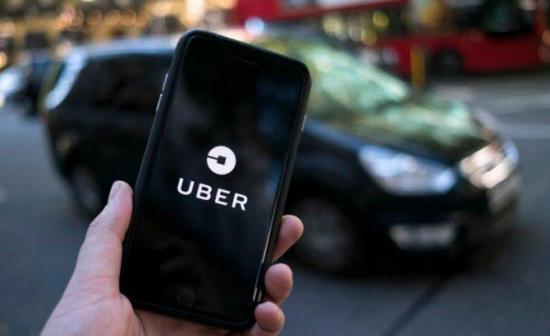 Acusan de secuestro a conductora de Uber que impidió a clienta salir del auto