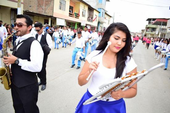 Charapotó celebró sus 484 años de fundación con desfile
