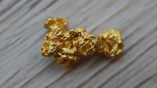 Un jubilado encuentra una roca con más de 2 kilos de oro en Australia