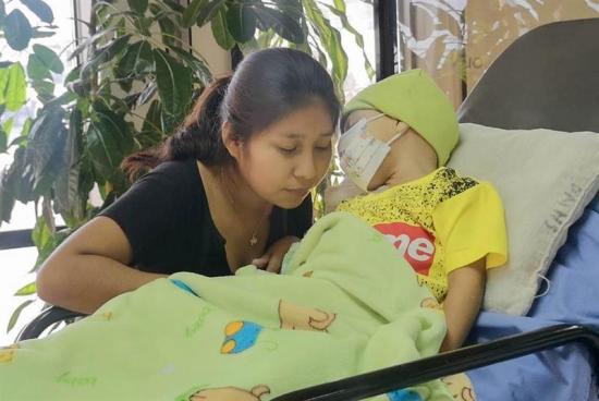 El niño boliviano al que extirparon los riñones por equivocación es trasladado a Brasil
