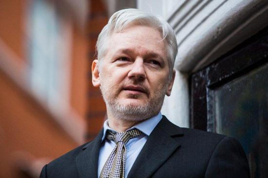 Renuncia Assange al asilo no tuvo efecto porque solo Ecuador puede retirarlo