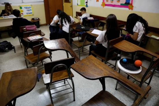 La crisis venezolana también arrastra al sector educación a la emergencia