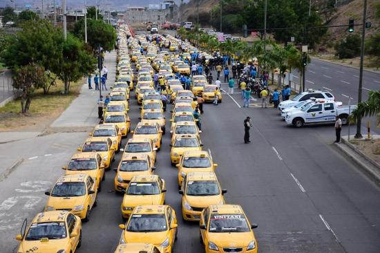 Taxistas anuncian paralización tras la aprobación de límites de velocidad en Manta