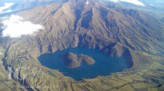 Advierten de aumento en actividad sísmica del volcán Cuicocha en Cotacachi