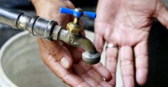 Doce barrios de Manta se quedan sin agua este jueves