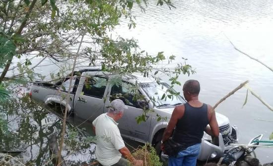 Padre de un reconocido político manabita es encontrado sin vida dentro de una camioneta