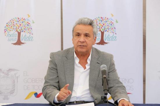 Lenín Moreno ordena devolver los cobros bancarios no autorizados