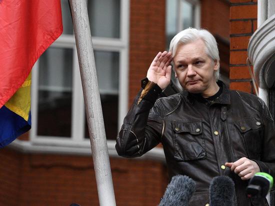 Vuelve el ‘wifi’ para Assange