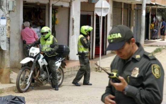 Unas 500 personas impiden que autoridades incauten droga y armas en Colombia