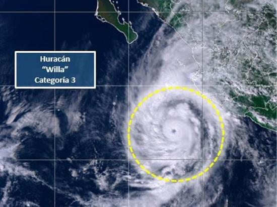 Willa se convierte en huracán de categoría 3 en las costas mexicanas