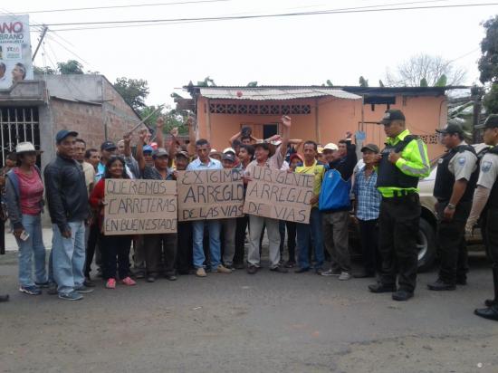 Protesta de varias comunidades por la reparación de una vía en Paján