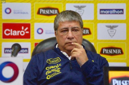 Ecuador no está para pelear futbolísticamente con Perú, afirma Hernán 'El Bolillo' Gómez