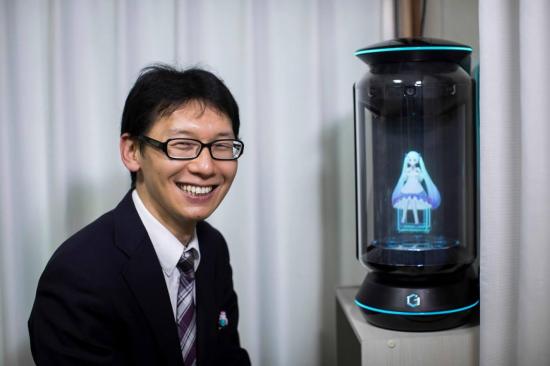 Un japonés se 'casó' con un holograma