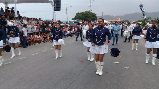 San Vicente celebró 19 años de cantonización con un desfile cívico