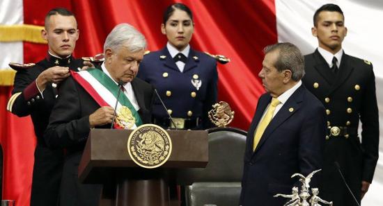 Manuel López Obrador se posesiona como presidente de México