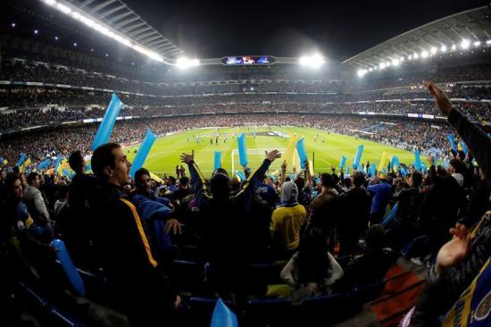 El Santiago Bernabéu vive una auténtica fiesta de fútbol y color