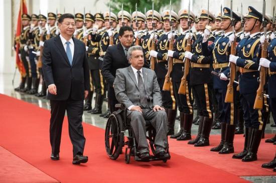 Ecuador logra de China crédito de 900 millones de dólares a la tasa más baja