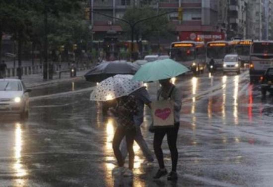 Lluvias y tormentas causan la evacuación de 112 personas en Uruguay