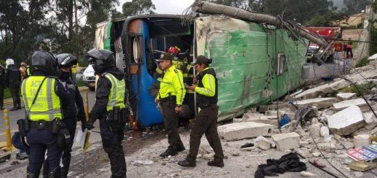 Ascienden a 5 los fallecidos y 38 heridos en accidente de bus en Conocoto