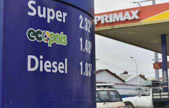 Gobierno anuncia reducción de subsidios; sube el precio de la gasolina extra y ecopaís
