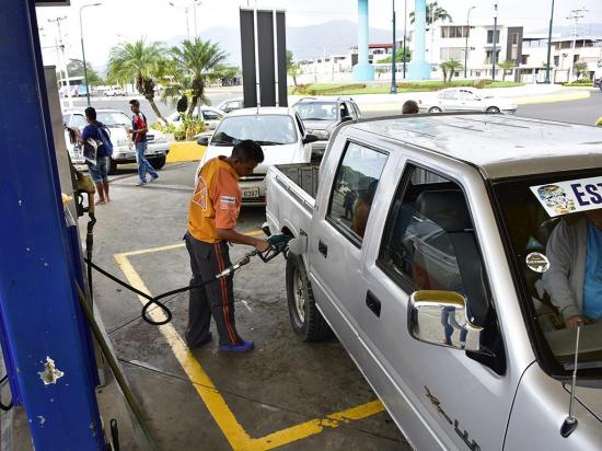 Anuncian movilizaciones por el alza al precio de la gasolina Ecopaís y Extra