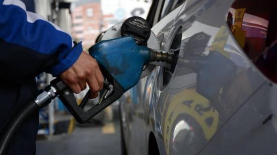 Estaciones servicio ''listas'' para aplicar nuevo precio de gasolina en Ecuador