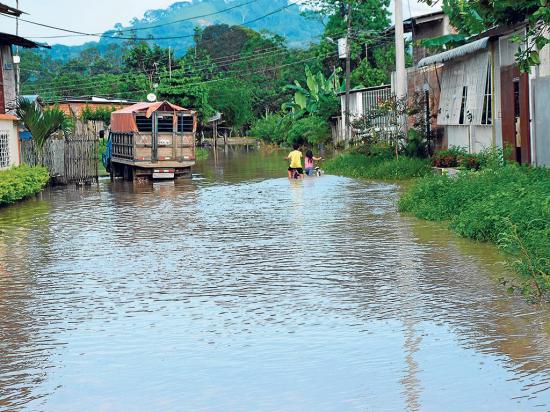 Buscan prevenir las inundaciones en Chone