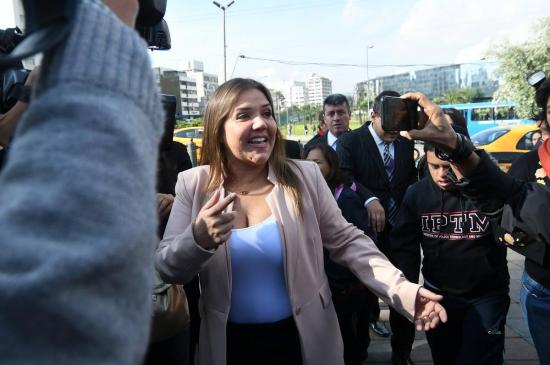 Alejandra Vicuña pide a Moreno se analice su seguridad pública para que se la retiren
