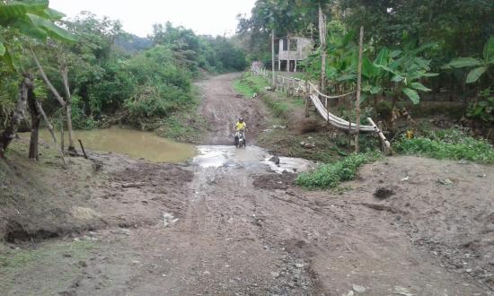 Habitantes de Los Samanes, en Paján, piden construcción de puente