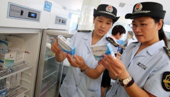 Cientos de padres protestan por escándalo de vacunas caducadas en China