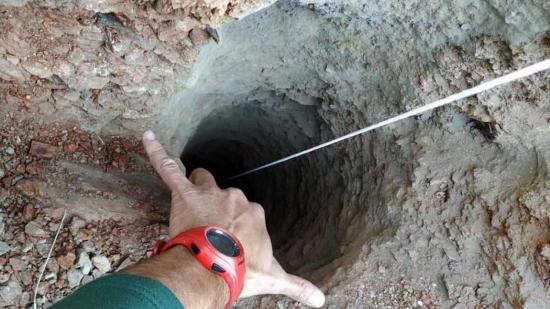 Excavan dos túneles para acceder hasta el niño atrapado en un pozo en España