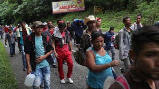 Casi 300 hondureños que dejaron caravana de migrantes inician retorno al país