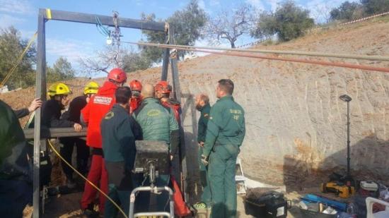 Confían en rescatar antes del lunes al niño español que cayó a un pozo