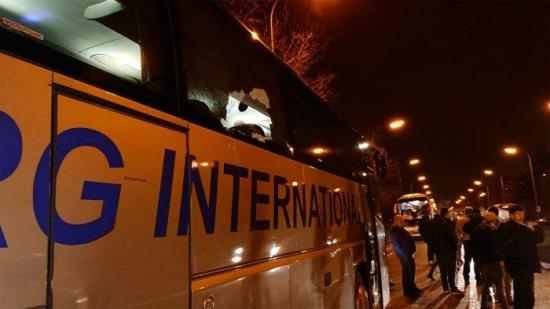 Once detenidos tras lanzar piedras a autobuses de hinchas del club belga Genk