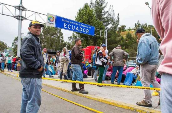 Venezolanos de Ecuador ven casi imposible lograr certificado apostillado