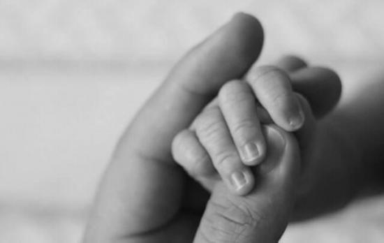 España deniega por primera vez el registro de un bebé de vientre de alquiler