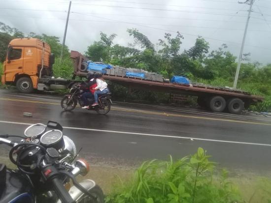 Accidente de tránsito bloquea la vía Jipijapa-Guayaquil por cerca de una hora