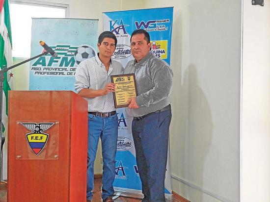 La Asociación de Fútbol de Manabí reconoce a Estrada