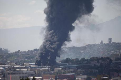 Un incendio afecta las instalaciones de la Empresa Eléctrica Quito