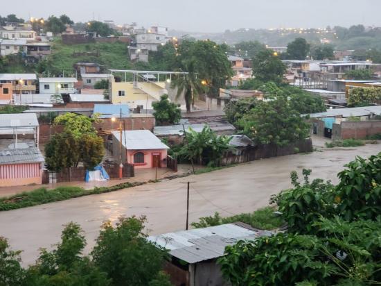 Fuertes lluvias dejan inundaciones en Manta y otros cantones de Manabí