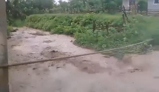 Se registran inundaciones en varias parroquias de Montecristi