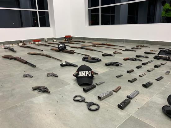 Operativo 'Mega Avalancha 10' deja 9 detenidos y armas decomisadas en Portoviejo