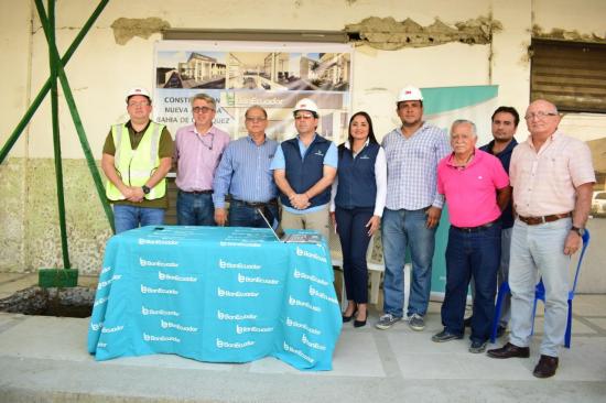 Colocan la primera piedra de la sucursal del BanEcuador en Bahía de Caráquez