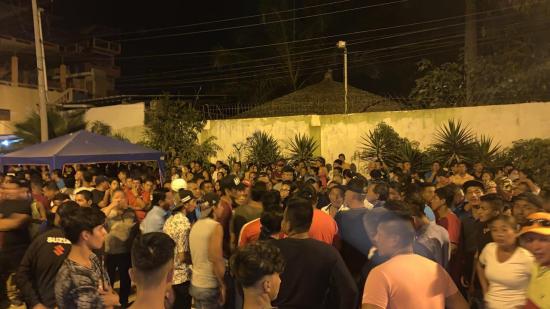 Al grito de 'nuevas elecciones', decenas de personas protestan en Puerto López