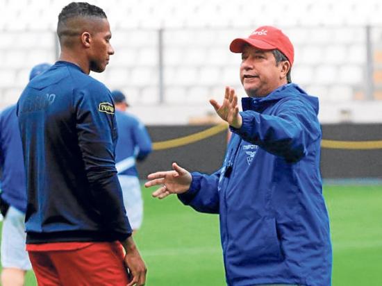 ‘El Bolillo’ definió cinco cambios en la Selección de Ecuador