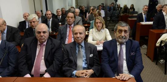 Condenan a expresidente Menem a tres años y nueve meses de prisión por fraude