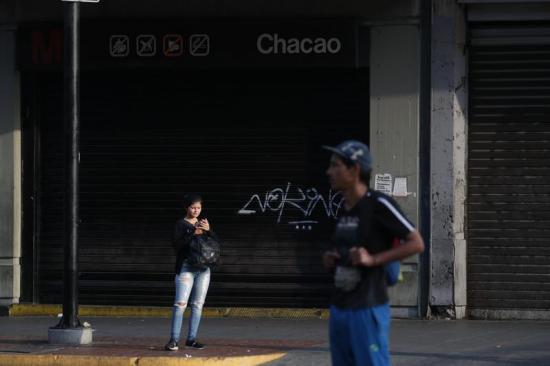 Venezuela sobrepasa las 50 horas con fallos eléctricos