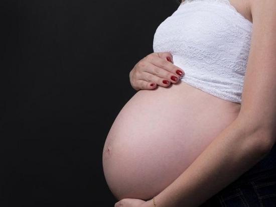Mujer da a luz a gemelos 26 días después de tener su primer hijo