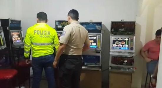 Dos detenidos en Manta por supuestamente administrar un casino clandestino